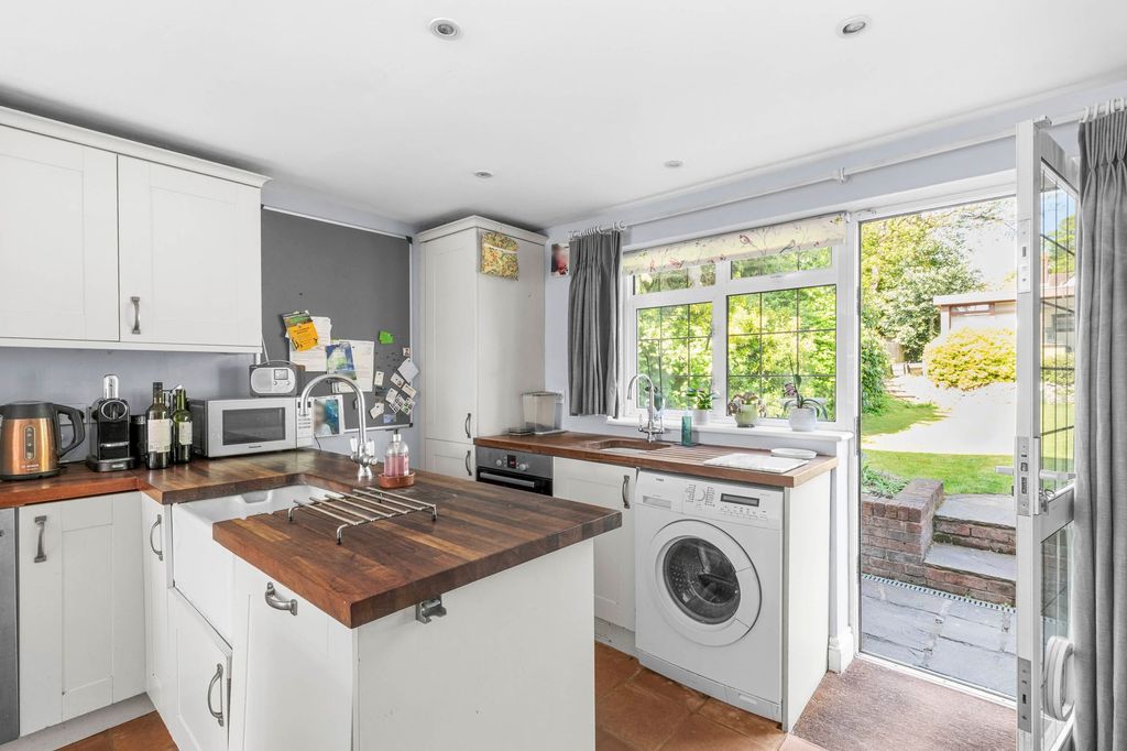 Additional image 7 of 4 bed detached house for saleAmersham Hill Drive, High Wycombe HP13