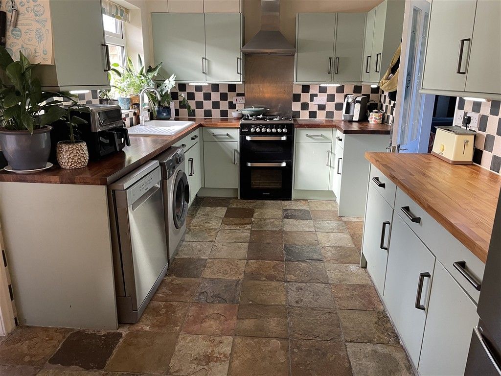 3 bed semi-detached house for saleStation Road, Petworth, West Sussex GU28