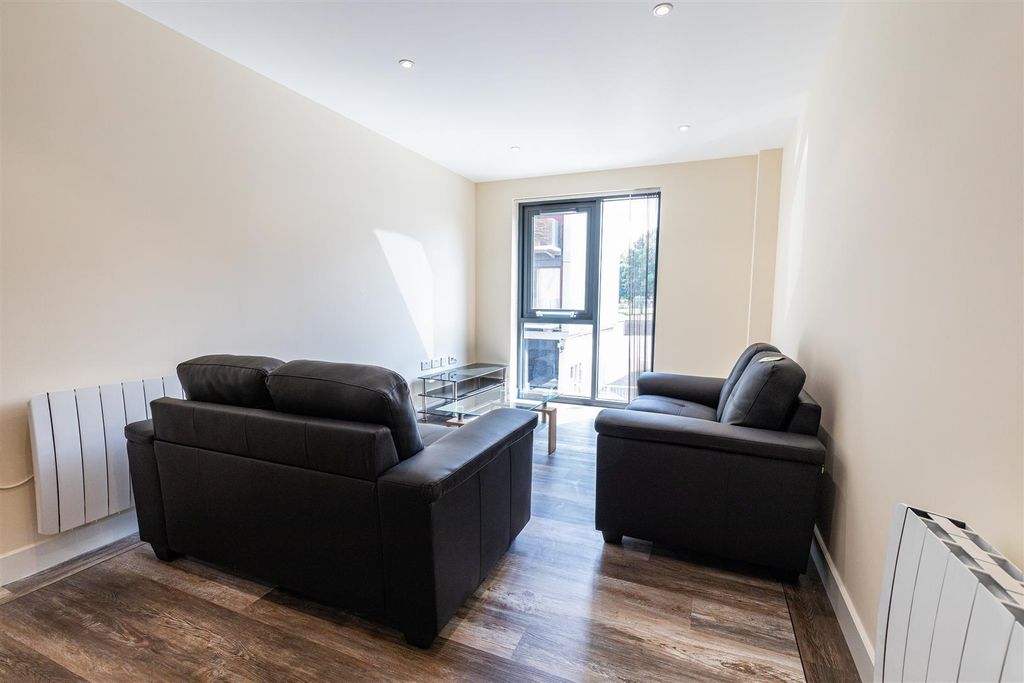 Property photo 2 of 9 Ecco Sheffield Flat 8-7.Jpg