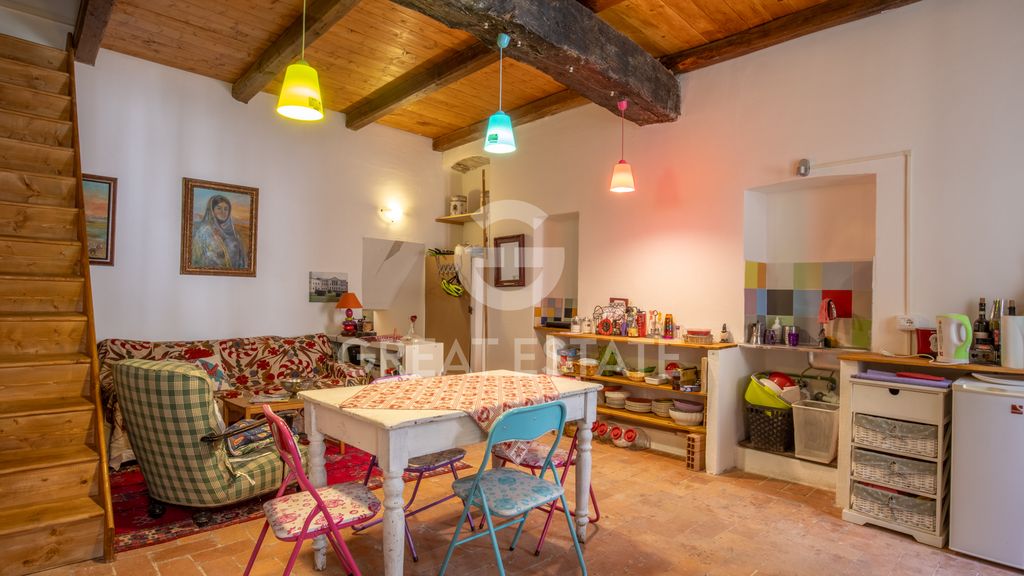 Property photo 3 of 10 Interiors