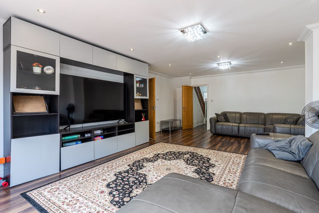 Property photo 2 of 27 4815403