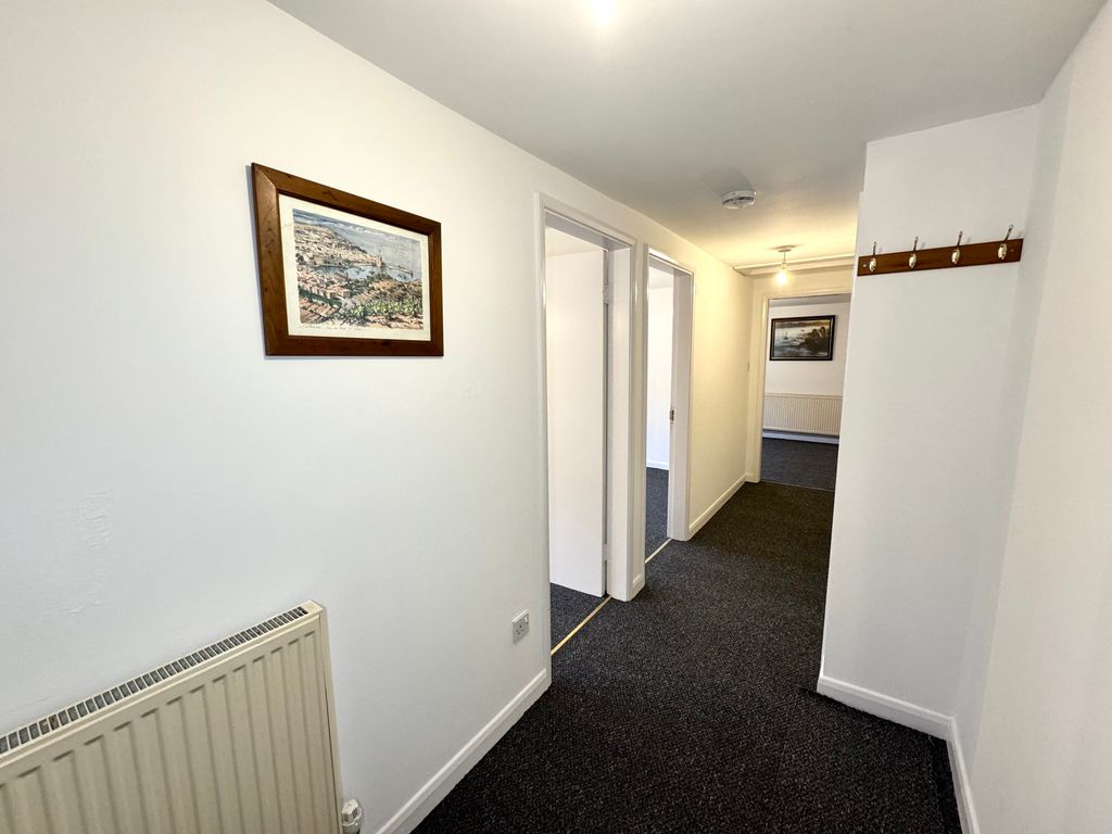 Property photo 3 of 34