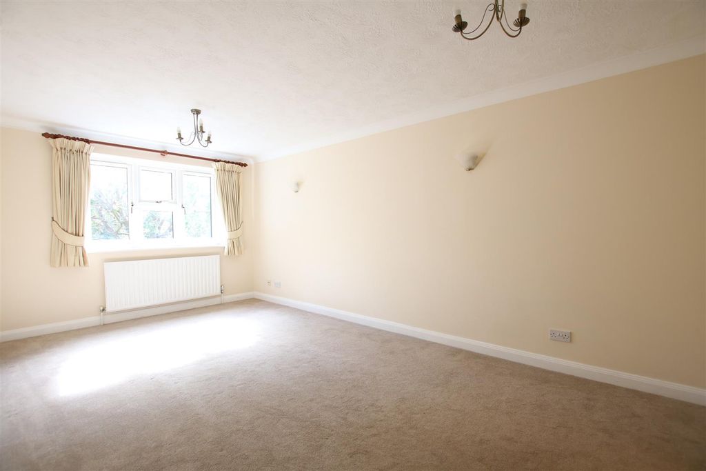 Property photo 3 of 9 Living Room.Jpg