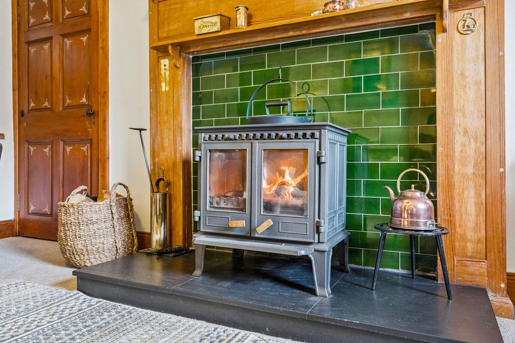 Property photo 3 of 25