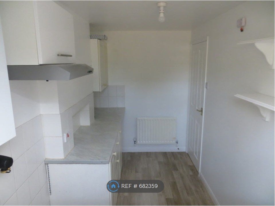Property photo 2 of 11 Galley Kitchen