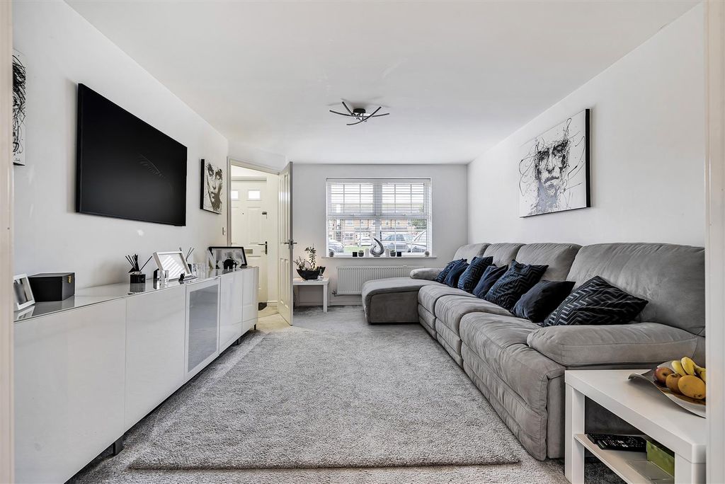 Property photo 2 of 27 Richborough Close Margate, 4 Bedroom Home For Sale