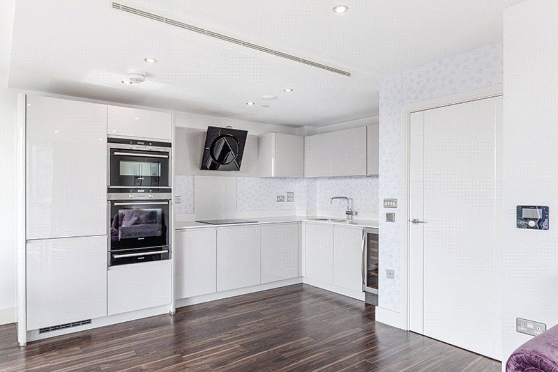 Property photo 1 of 16 Alie Street, E1