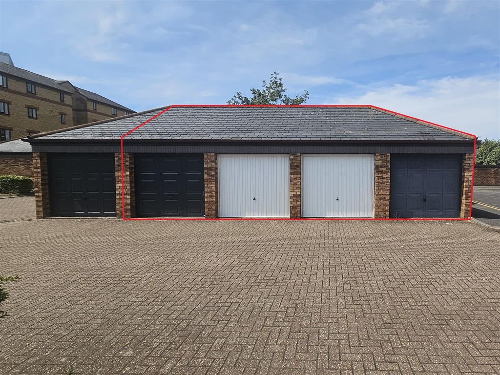 Property photo 1 of 16 1 - Four Garages In Redcliffe - Red Line.Jpg