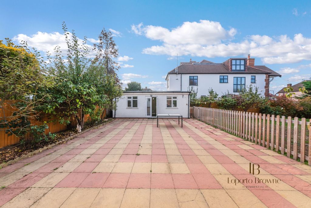 Property photo 3 of 31