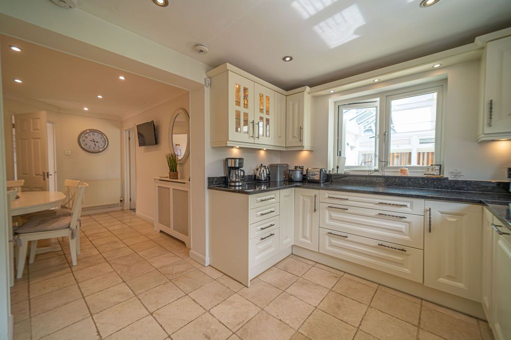 Property photo 3 of 47