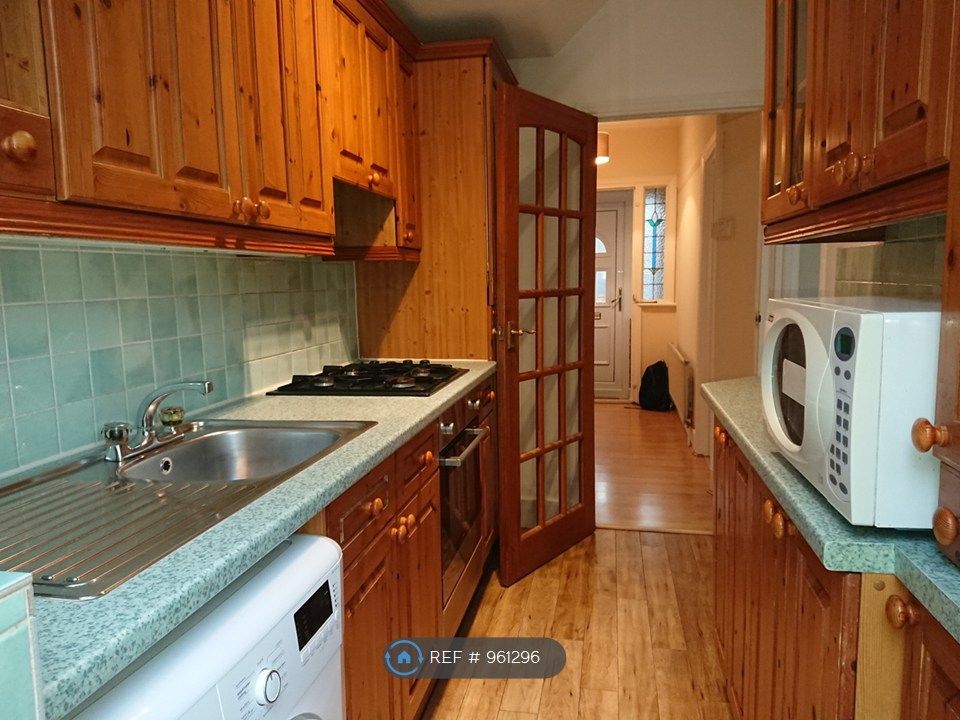 Property photo 3 of 30 Kitchen