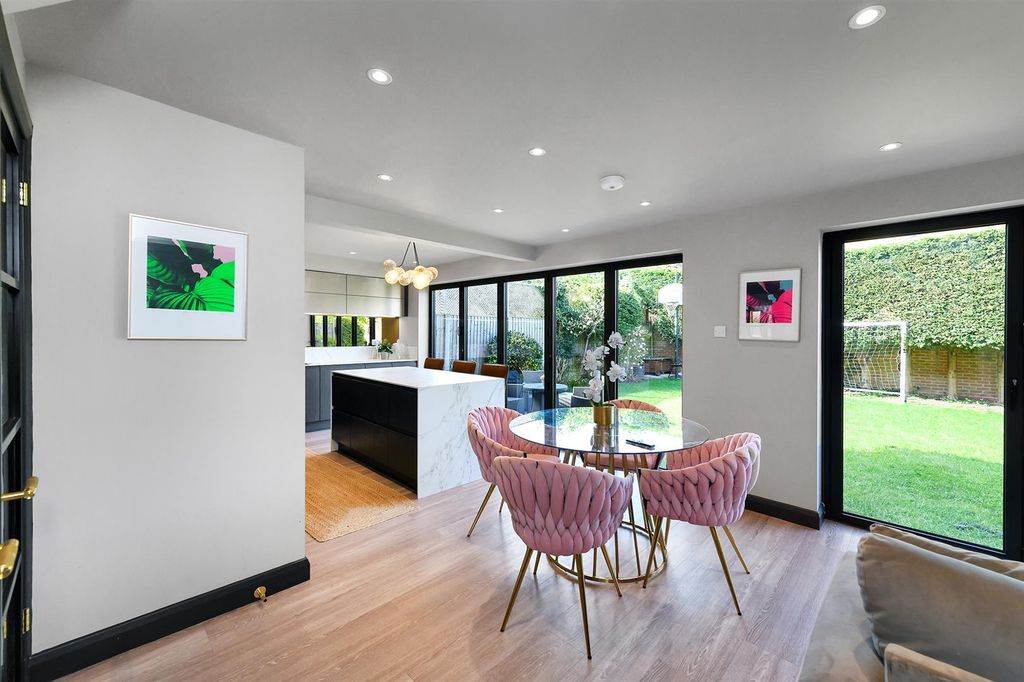 Property photo 2 of 23