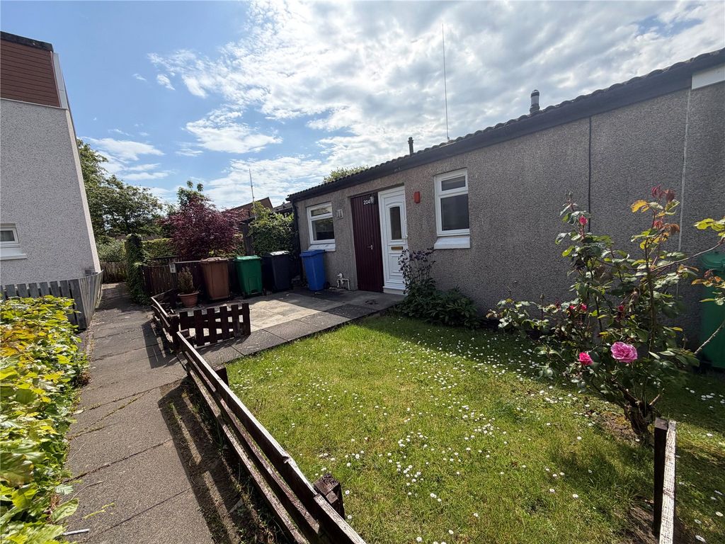 Property photo 2 of 11 Picture No. 30