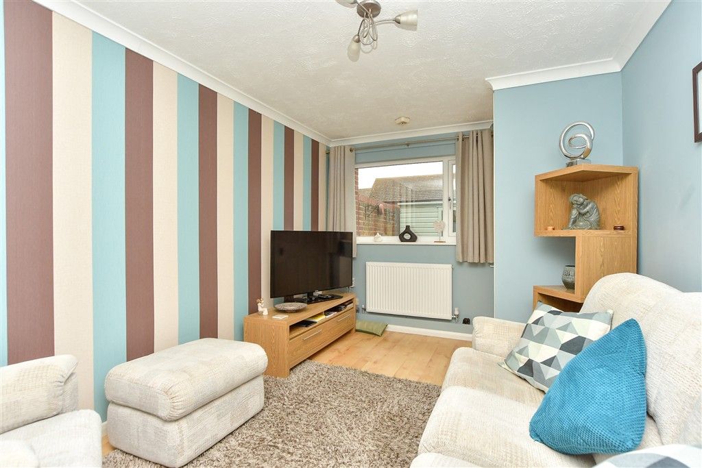 Property photo 2 of 9 Lounge