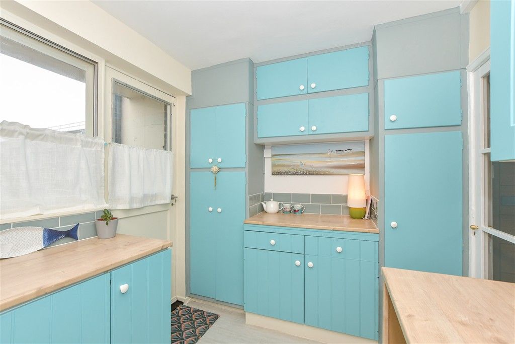 Property photo 3 of 14 Kitchen
