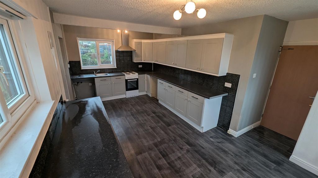 Property photo 3 of 19 Kitchen/Diner