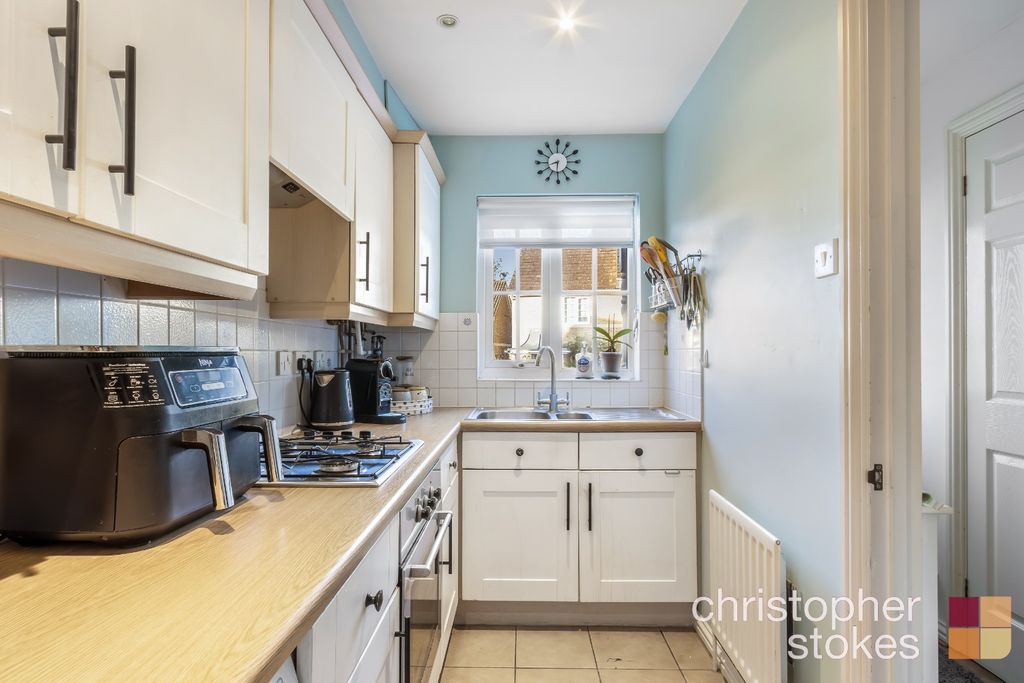 Property photo 3 of 16 4692284