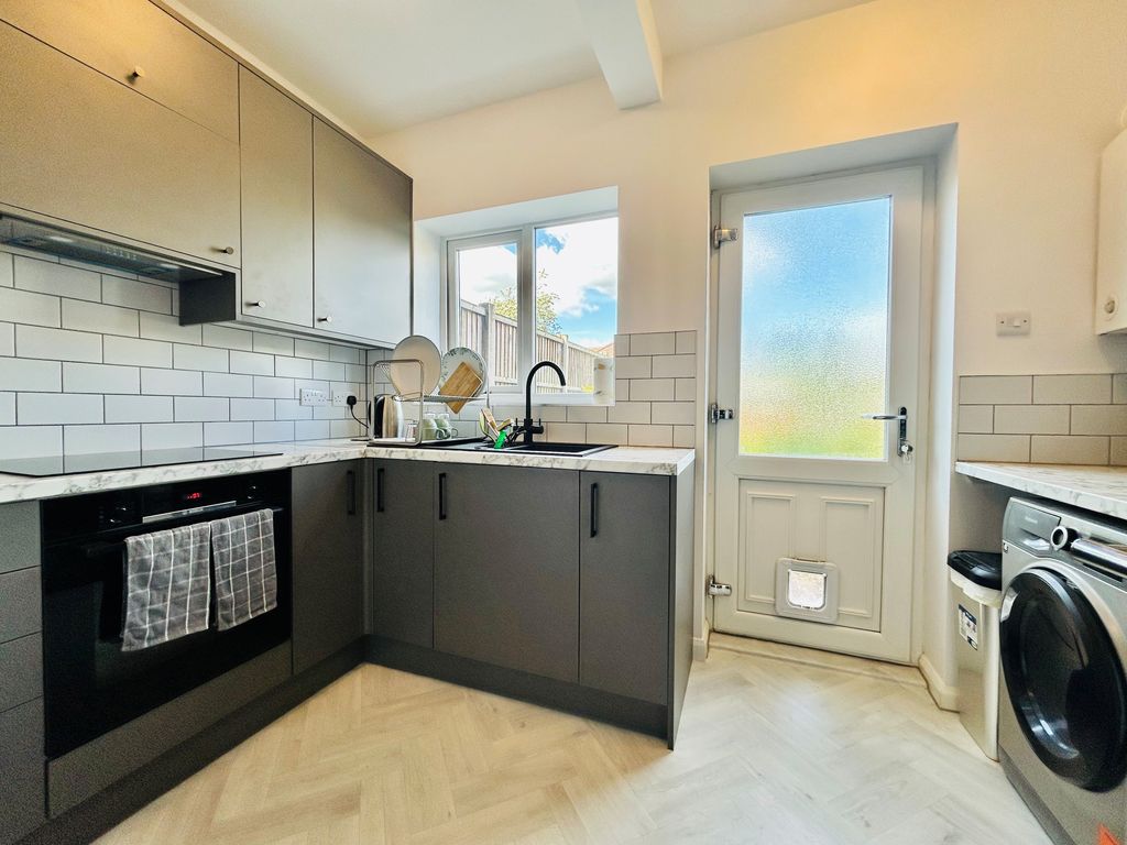 Property photo 3 of 7 Kitchen