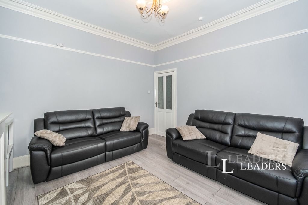 Property photo 3 of 11 Lounge