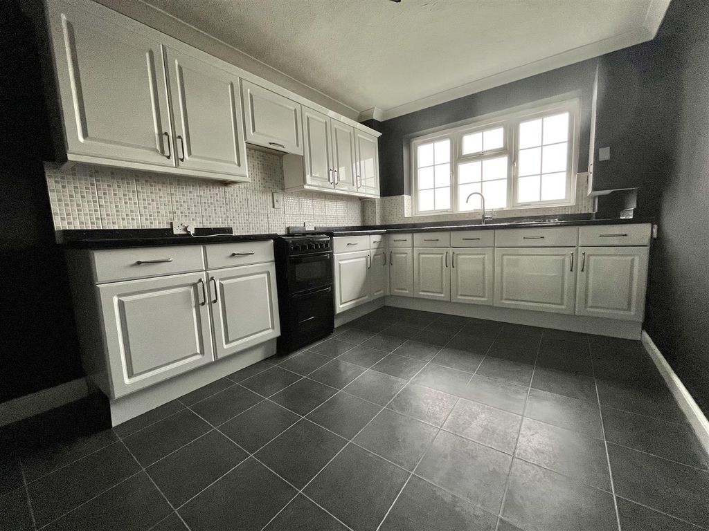 Property photo 2 of 15 Kitchen