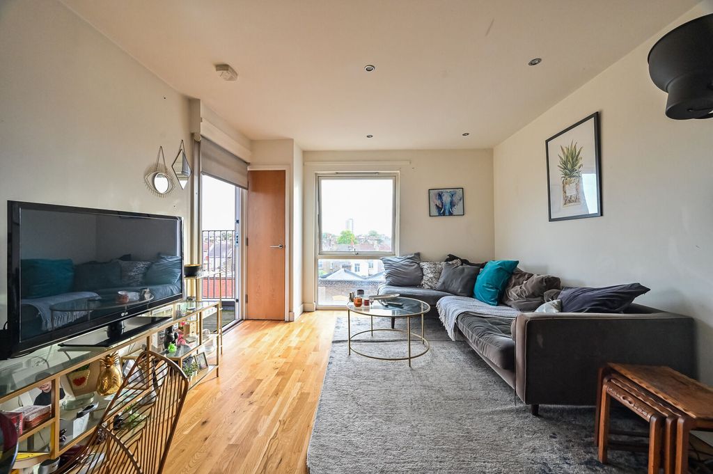 Property photo 2 of 17