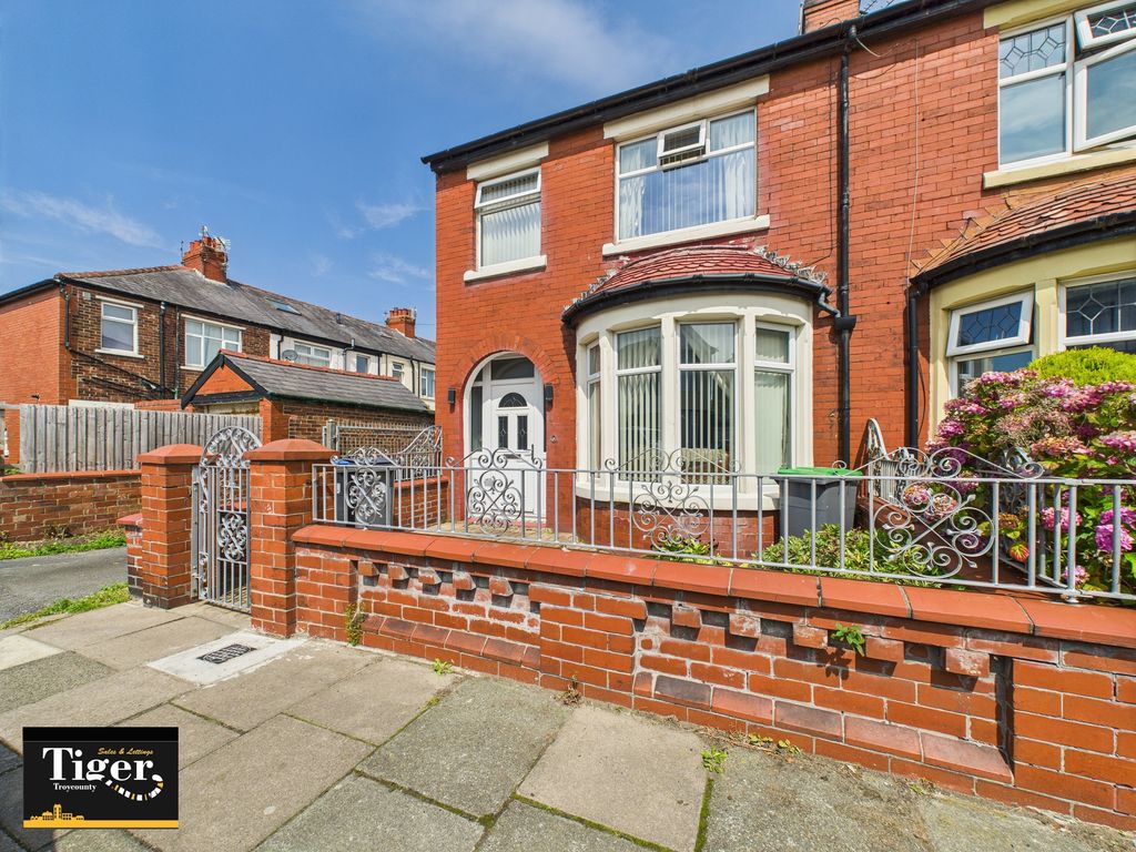Property photo 1 of 17 Cam02176G0-Pr0652-Still017