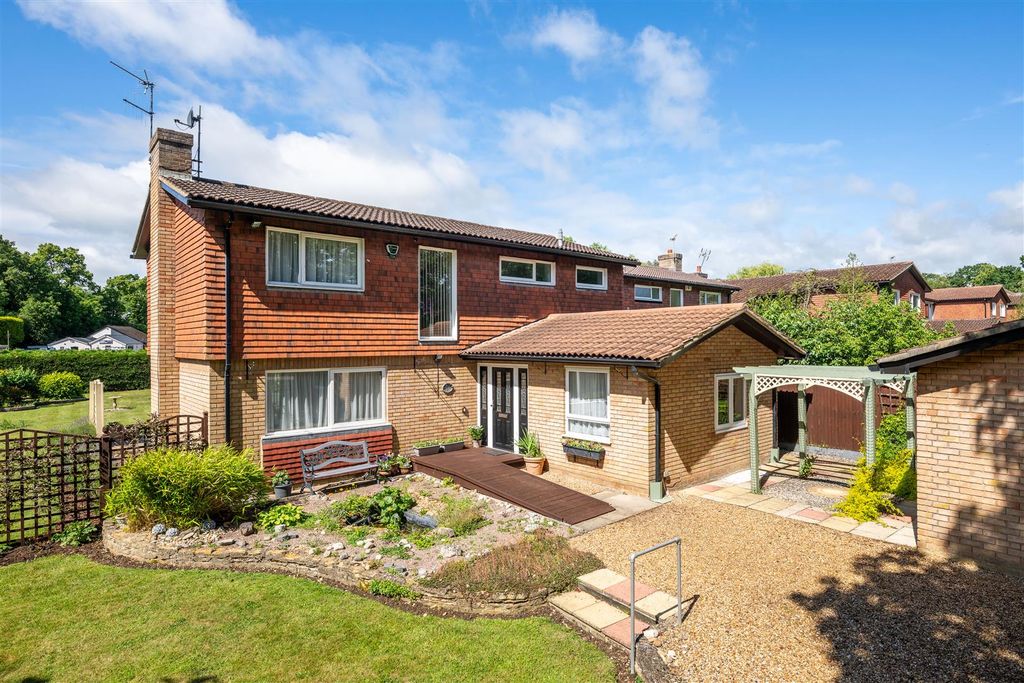 Property photo 1 of 37 260612 - Mellis, Church Lane, Oakley - 01.Jpg