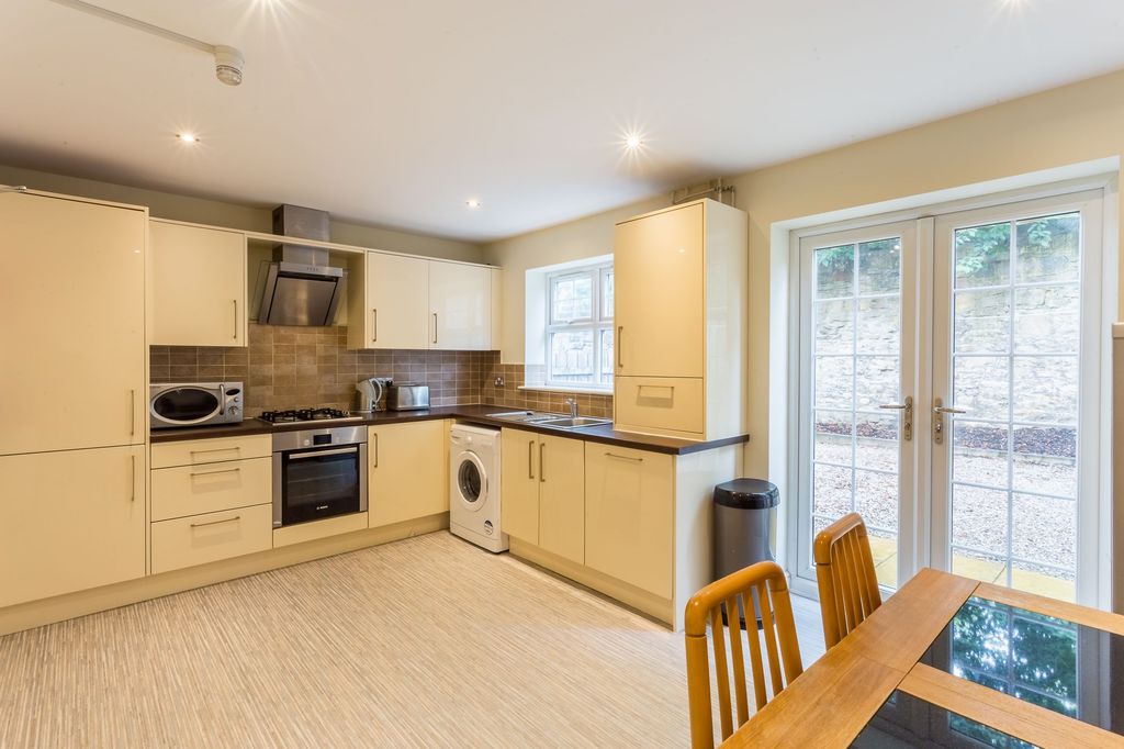 Property photo 2 of 6 Kitchen