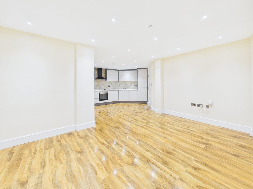 Property photo 3 of 6 Lounge