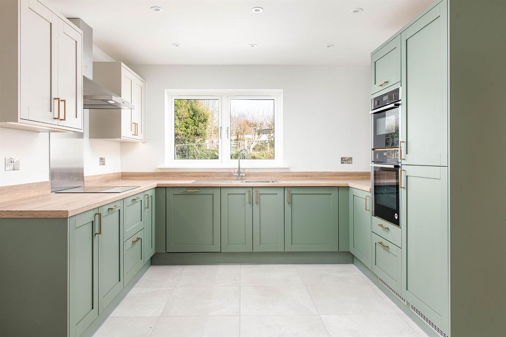 Property photo 2 of 17 Kitchen_2.Jpg