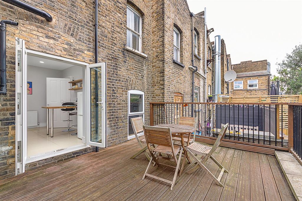 Property photo 2 of 29