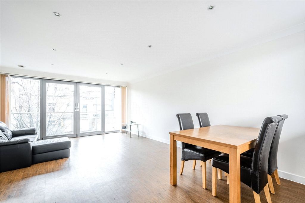 Property photo 2 of 9 Picture No. 16