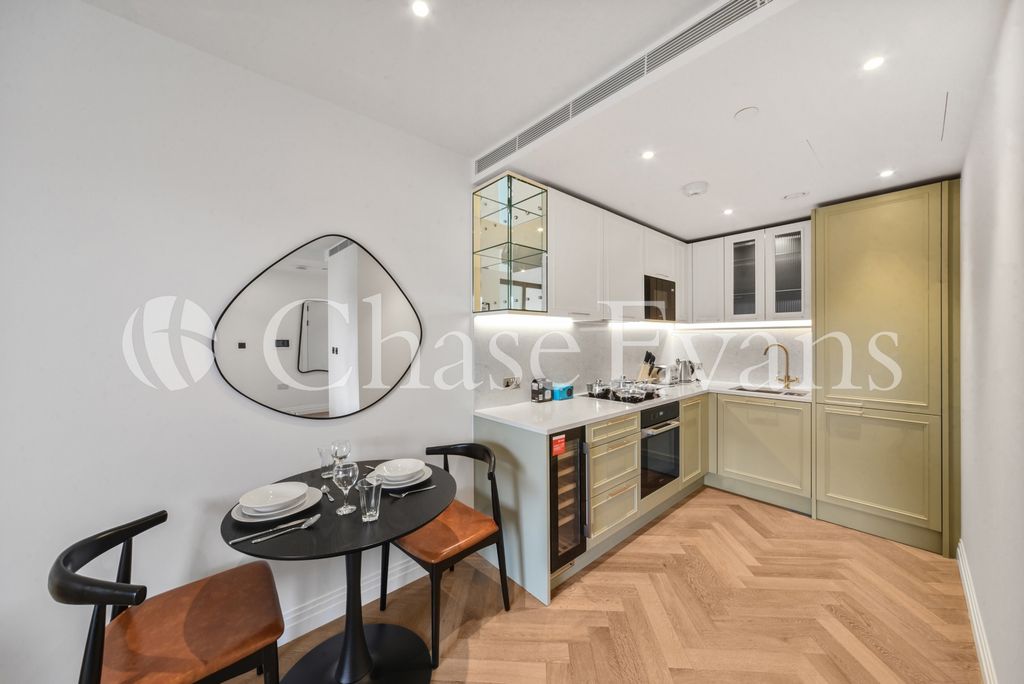 Property photo 3 of 11 Kings Tower, Chelsea