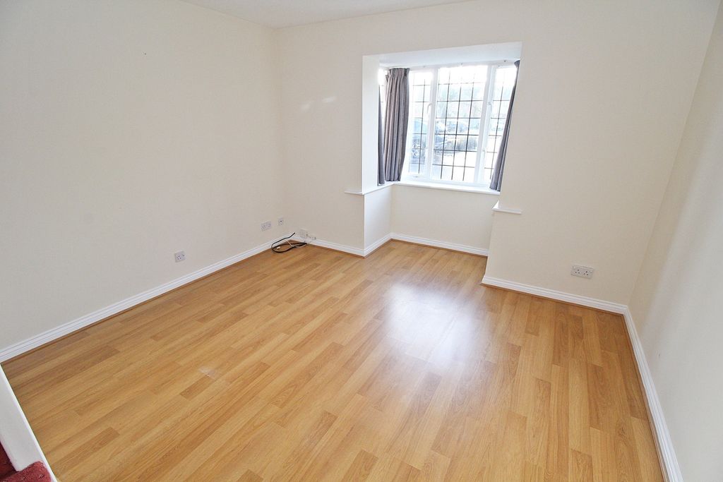 Property photo 3 of 10 4755757