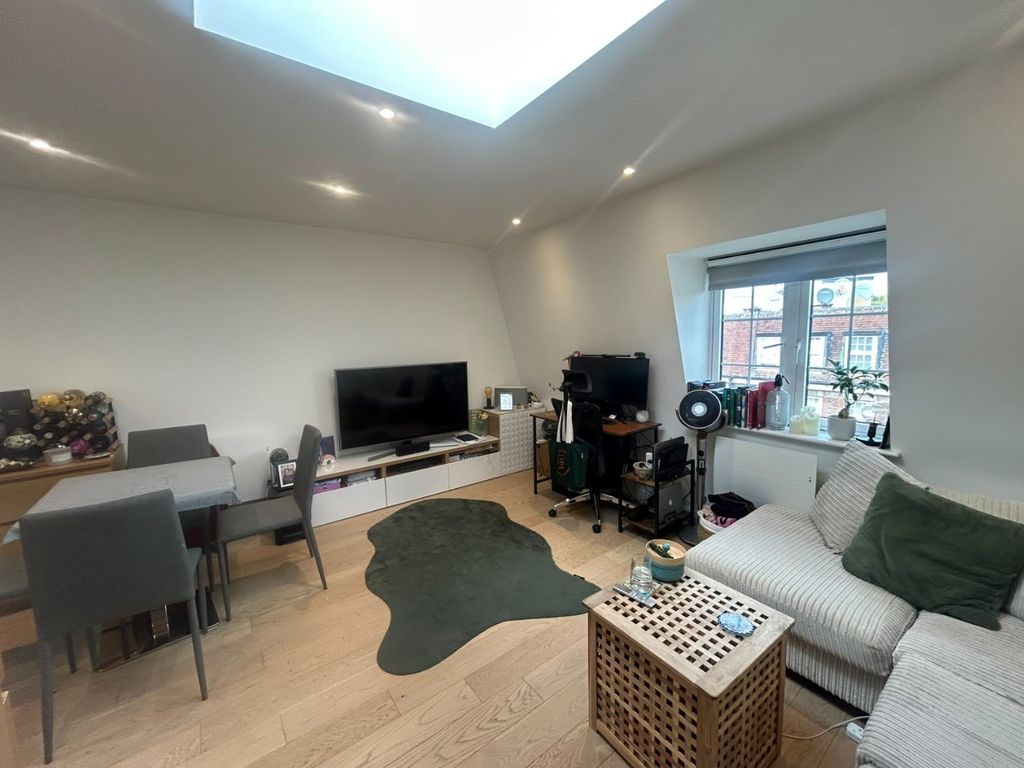 Property photo 3 of 11 5704452