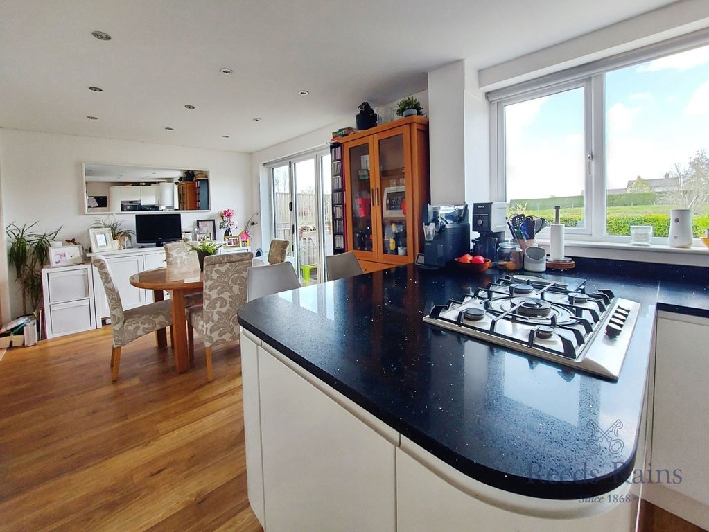 Property photo 2 of 17 Kitchen