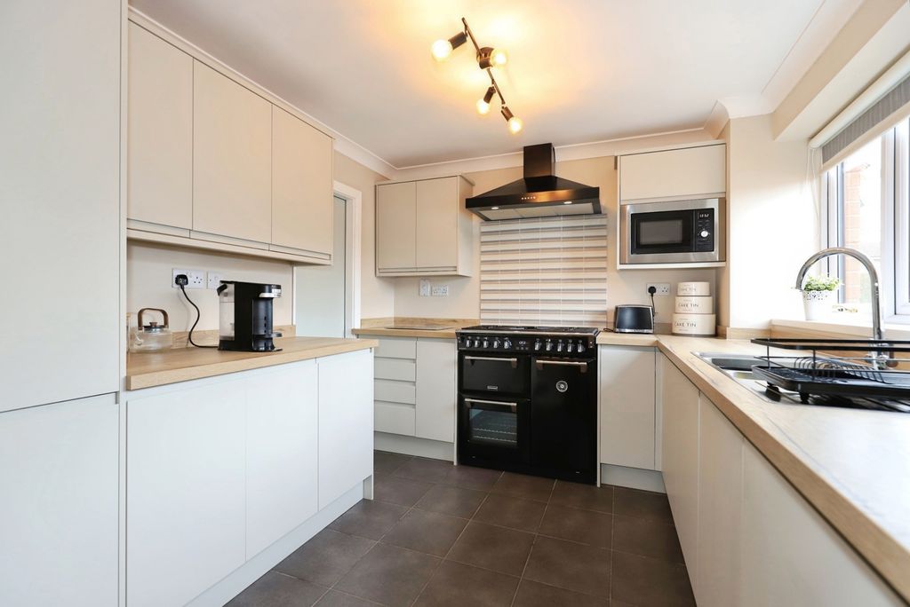 Property photo 2 of 12 Kitchen