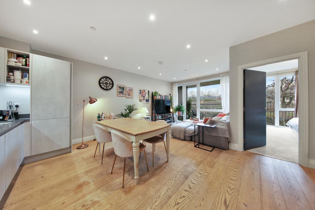 Property photo 3 of 27 Living Room