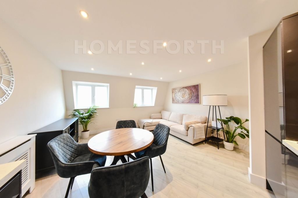 Property photo 1 of 12 Photo 7