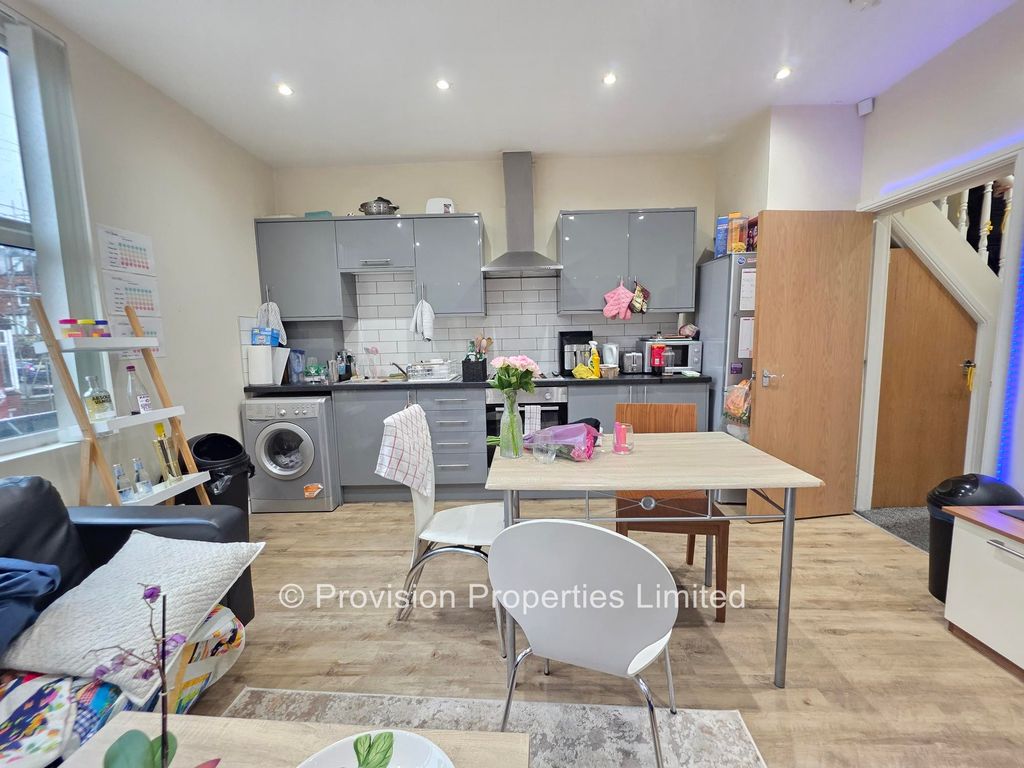 Property photo 2 of 12 Photo