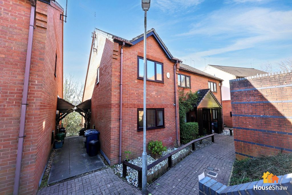 Property photo 3 of 24