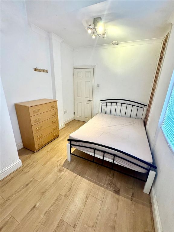 Property photo 2 of 4 Bedroom.Jpg