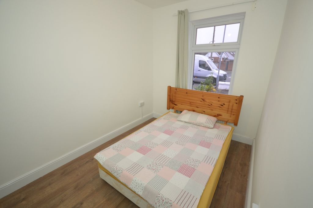 Property photo 3 of 8 4