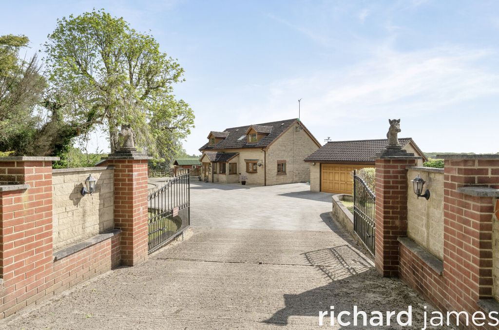 Property photo 1 of 24 dcc952638Ffa4Fb5Aedc47d082A004c7