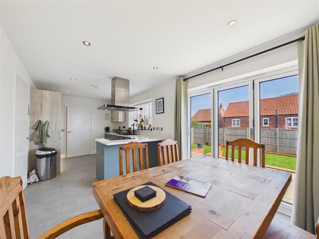 Property photo 2 of 23 Dining Kitchen