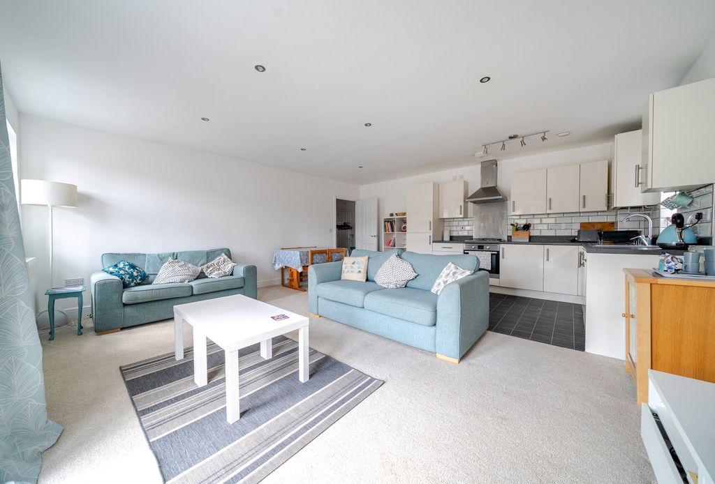 Property photo 3 of 22 1317970-11-686E69...