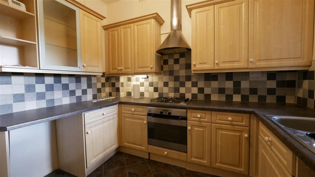 Property photo 3 of 6 Kitchen
