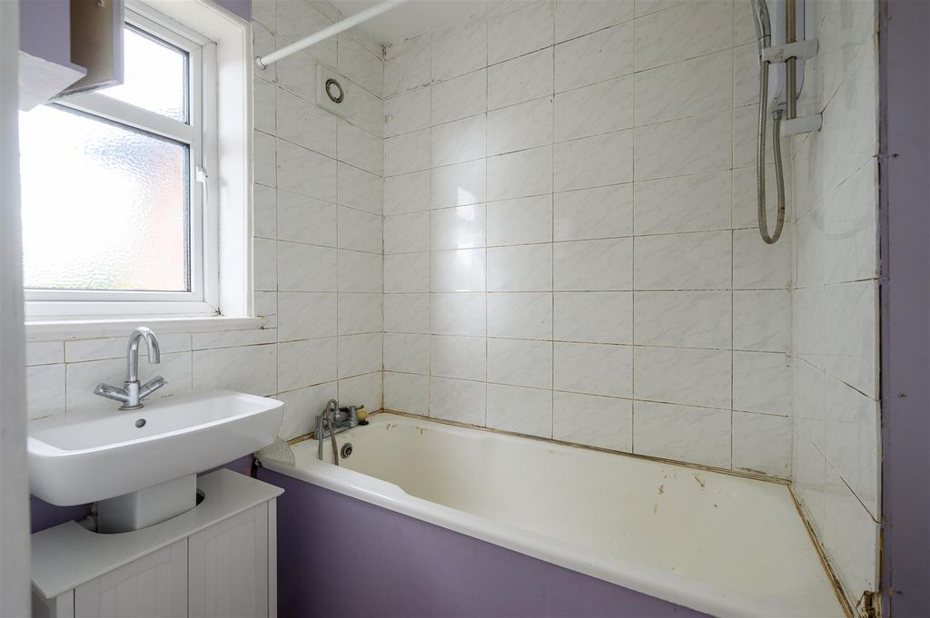 Property photo 1 of 14 Bathroom