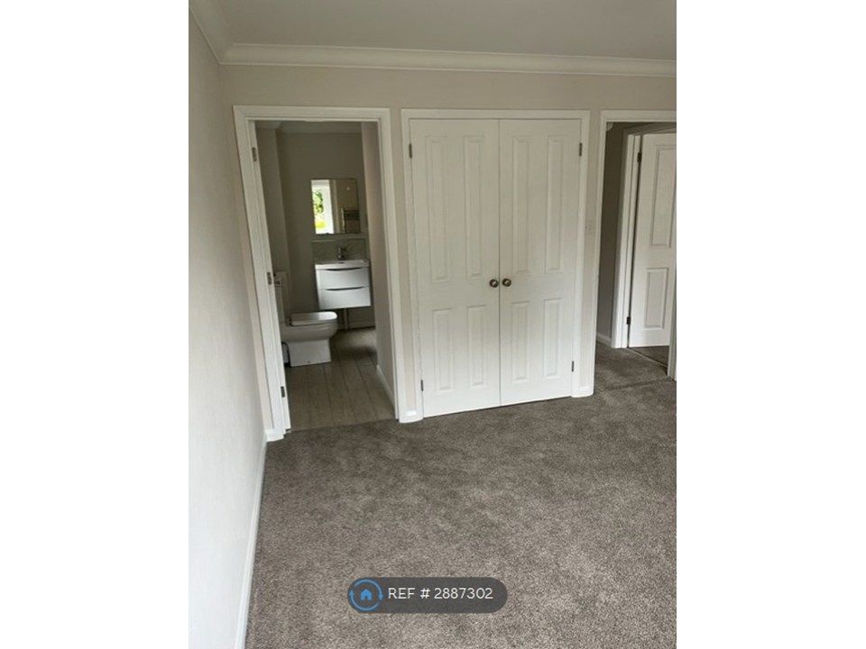 Property photo 3 of 16 Bed 1