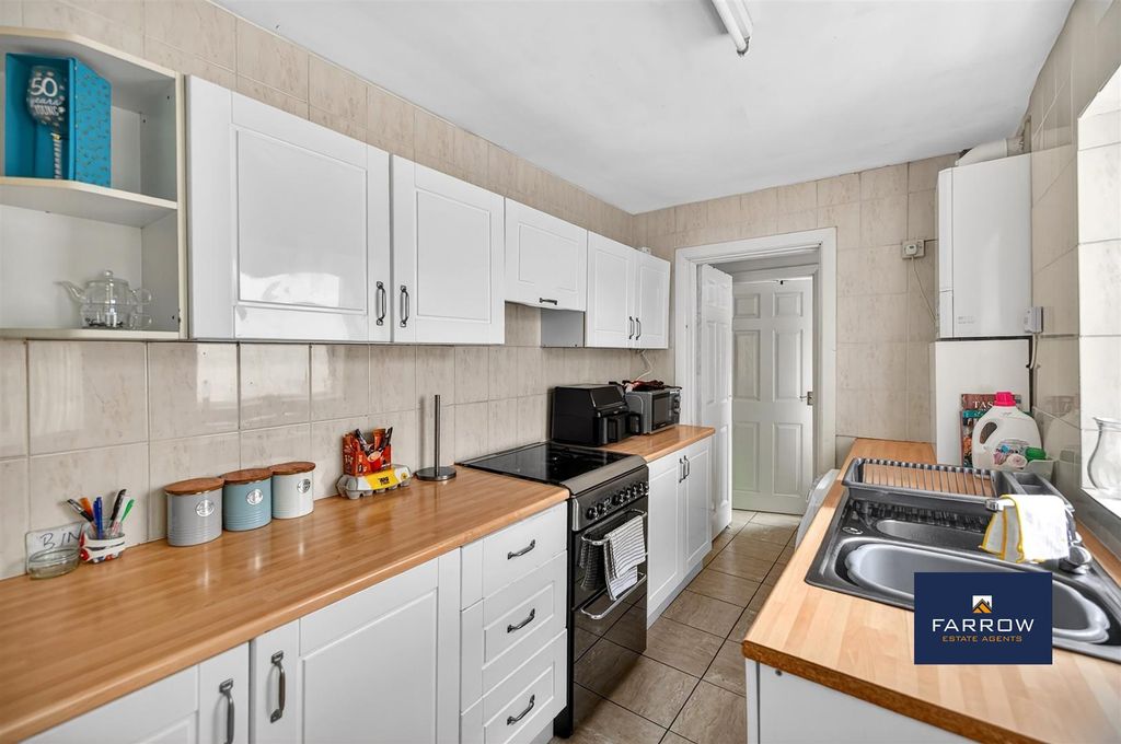Property photo 2 of 25 Kitchen